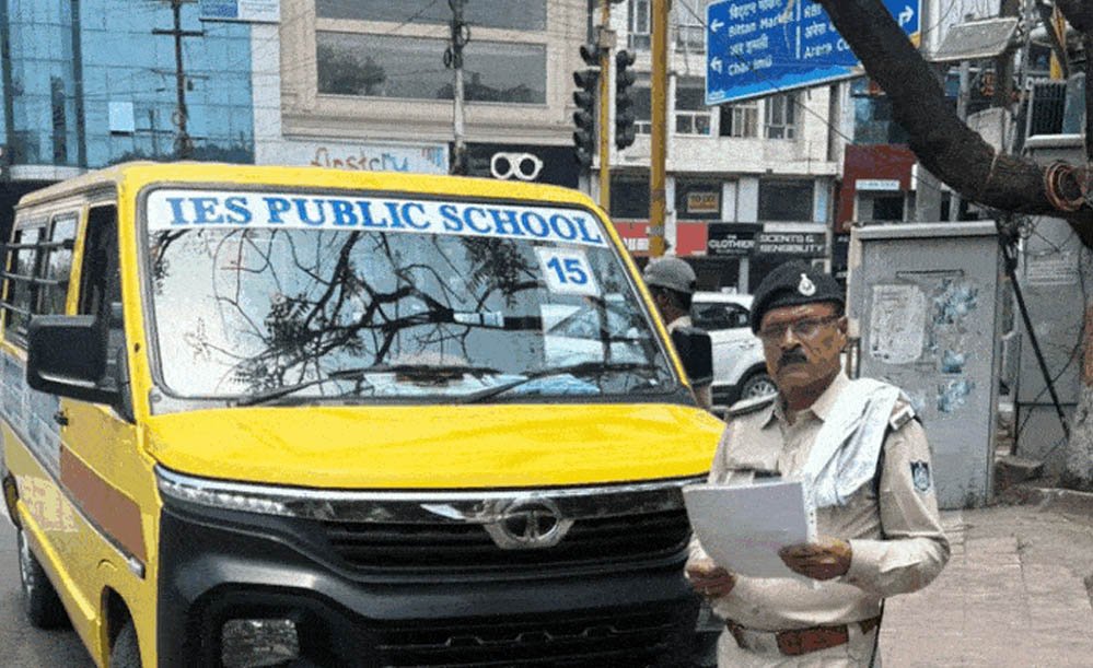 स्कूली बच्चों की सुरक्षा पर बड़ा अभियान, भोपाल में नियम तोड़ने वाली 40 स्कूल बसों के कटे चालान