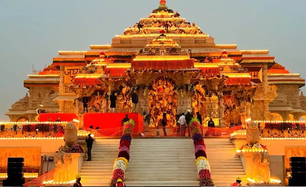 विपक्ष के 'फर्जी नैरेटिव' की राजनीति... यूपी में किसे मिल रहा फायदा?