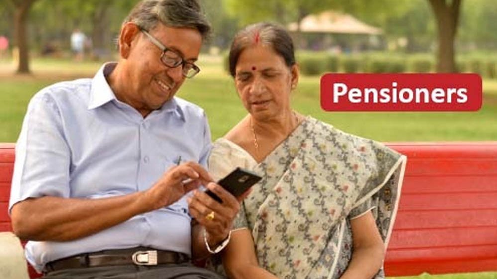 Senior Citizens Update: पेंशन पाने वालों को राहत, मुफ्त इलाज कार्ड के लिए खत्म हुई अलग आवेदन की