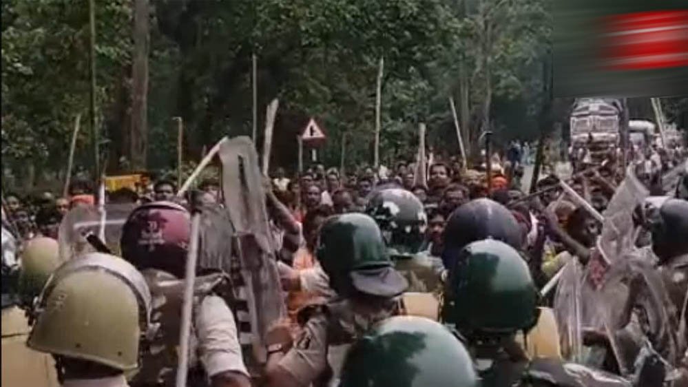 CG Breaking: सूरजपुर में जमीन अधिग्रहण के विरोध में हिंसा, पुलिस पर पथराव, DSP सहित 24+ जवान जख