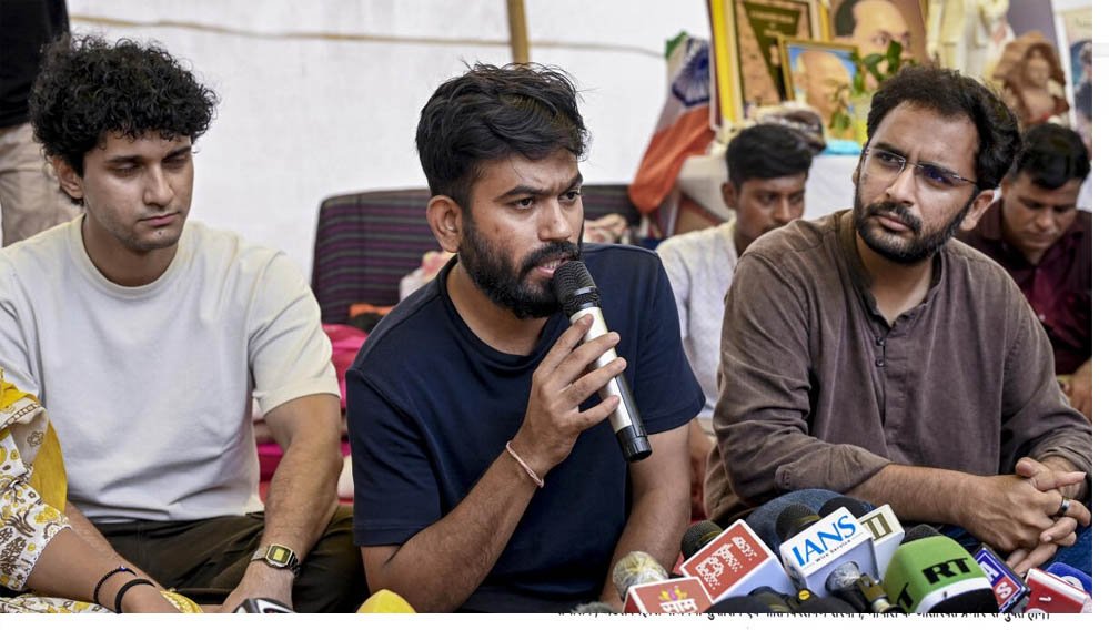 कॉकरोच जनता पार्टी ने फिर दी आंदोलन की धमकी, क्या है इसके पीछे की बड़ी वजह?