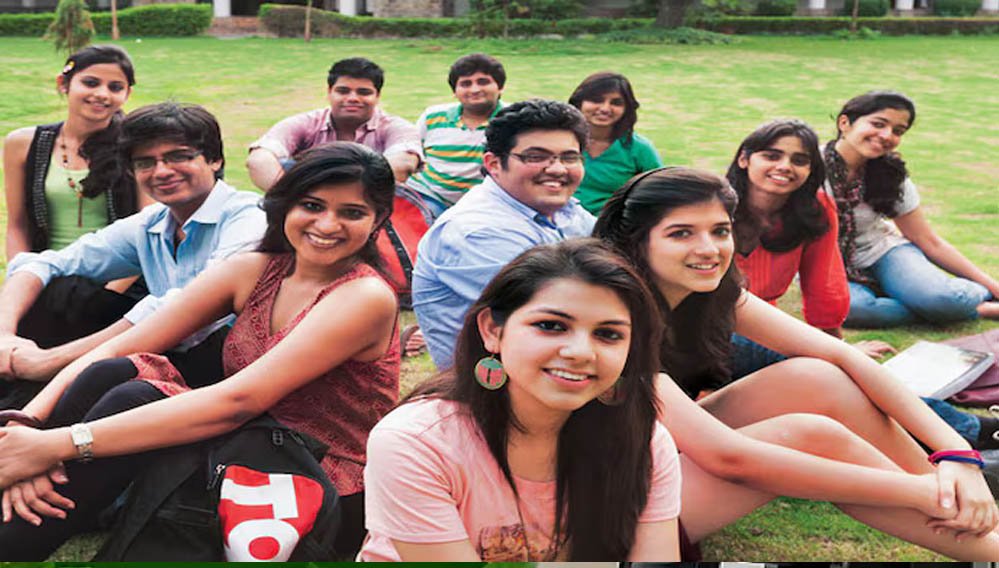 दिल्ली के St. Stephen's College का नया ड्रेस विवाद, शॉर्ट्स बैन पर छात्रों का विरोध