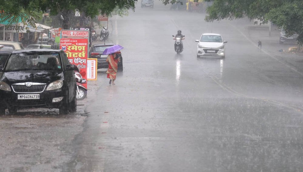 MP में स्ट्रॉन्ग मानसूनी सिस्टम एक्टिव, बालाघाट में मूसलाधार बारिश से हालात बिगड़े; 15 जिलों के