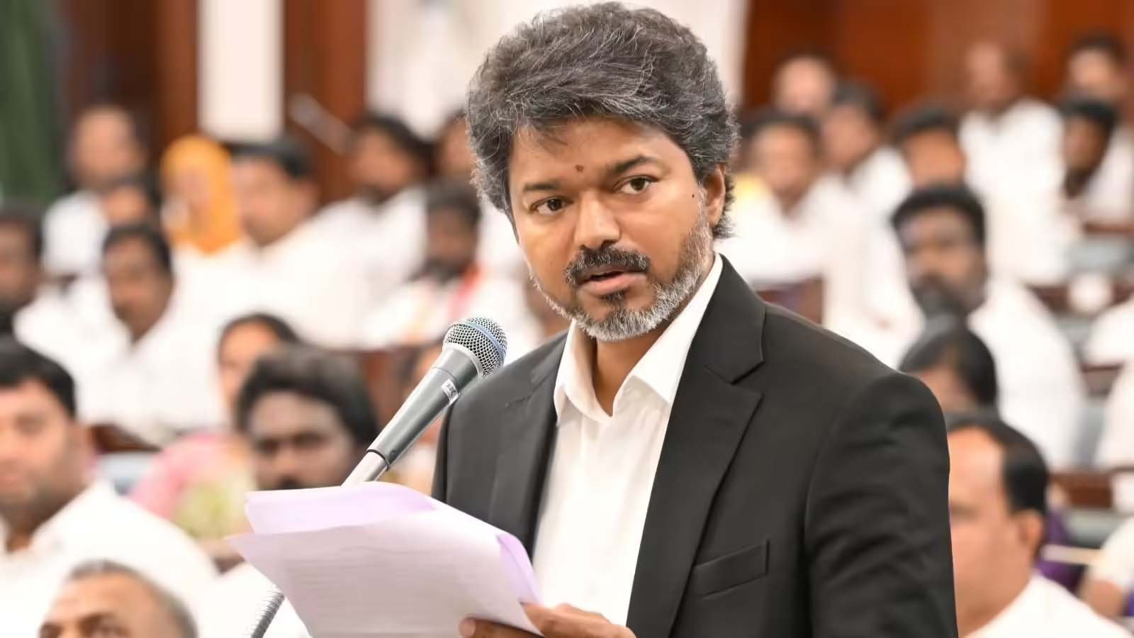 मुख्यमंत्री विजय की बड़ी चाल, AIADMK में टूट से TVK बहुमत के करीब पहुंची।