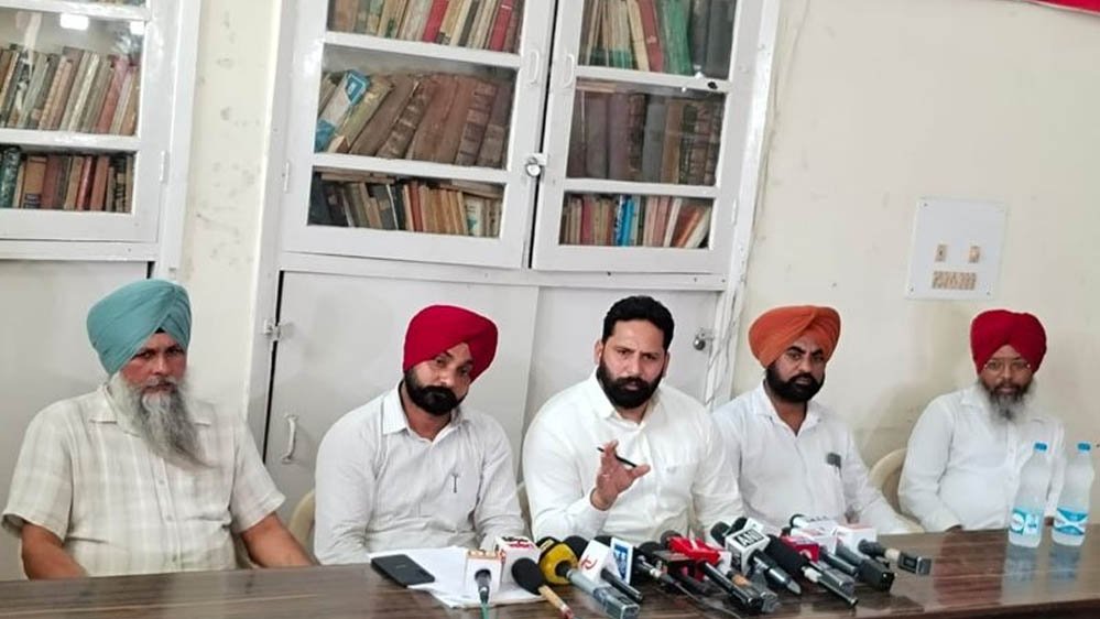पंजाब में PUNBUS कर्मचारियों का बड़ा ऐलान, रेगुलर करने की मांग पूरी न हुई तो विधानसभा के बाहर ह