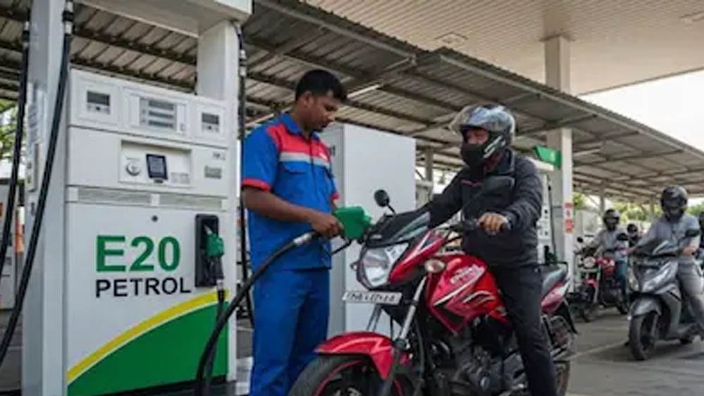 'अब E20 से मतलब नहीं'— दावों के बीच बढ़ा विवाद, आखिर पेट्रोल में एथेनॉल ब्लेंडिंग का फैसला कौन 