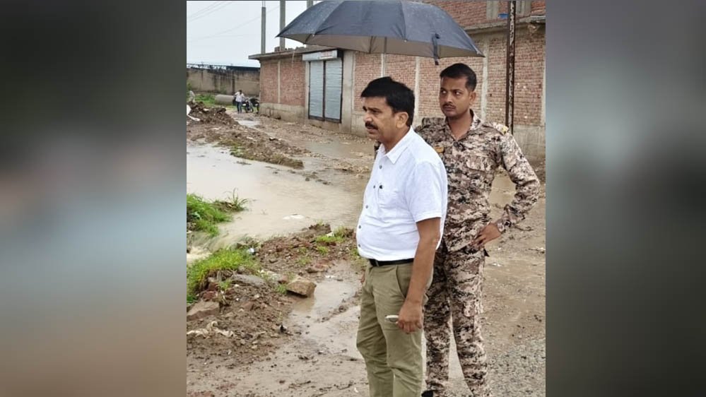मुरैना: जलभराव मिला तो स्वास्थ्य अधिकारी पर होगी कार्रवाई, आयुक्त ने शहर का किया निरीक्षण