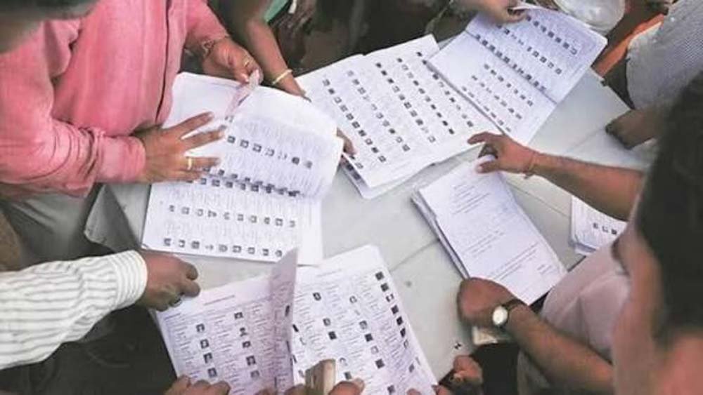 बीएलओ घर-घर पहुंचेंगे, कैंप लगाकर एसआइआर सत्यापन पर निर्वाचन आयोग की रोक