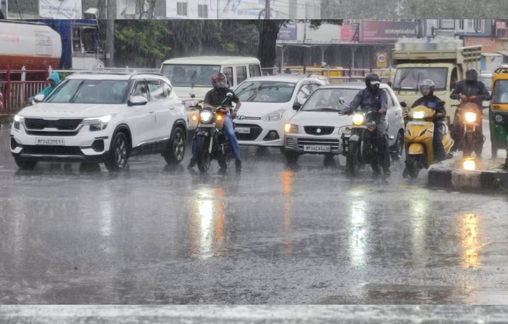 मध्य प्रदेश में बारिश का नया दौर, 48 घंटे तक तेज बरसात का अलर्ट; जानें आपके शहर का मौसम