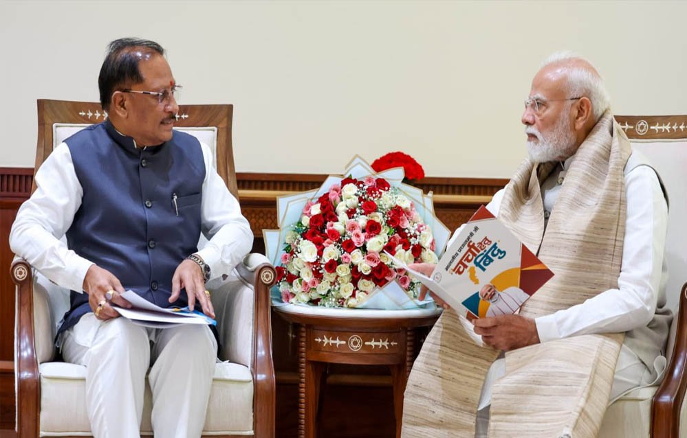 मुख्यमंत्री साय ने प्रधानमंत्री नरेंद्र मोदी के समक्ष रखा बदलते बस्तर का रोडमैप