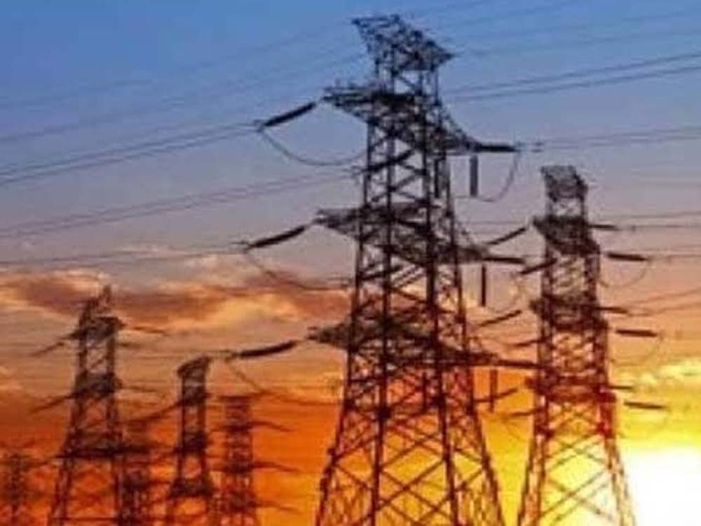 1200 यूनिट से कम खपत वाले उपभोक्ताओं पर संकट, बिजली कंपनियों पर आरोप