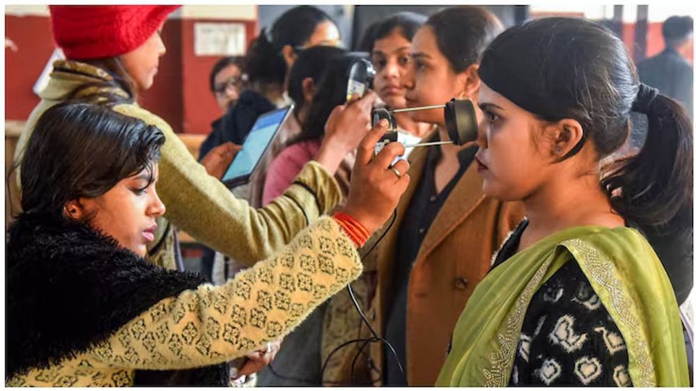 UPTET 2026: AI निगरानी में पहले दिन की परीक्षा शांतिपूर्वक संपन्न, सुरक्षा व्यवस्था रही चाक-चौब