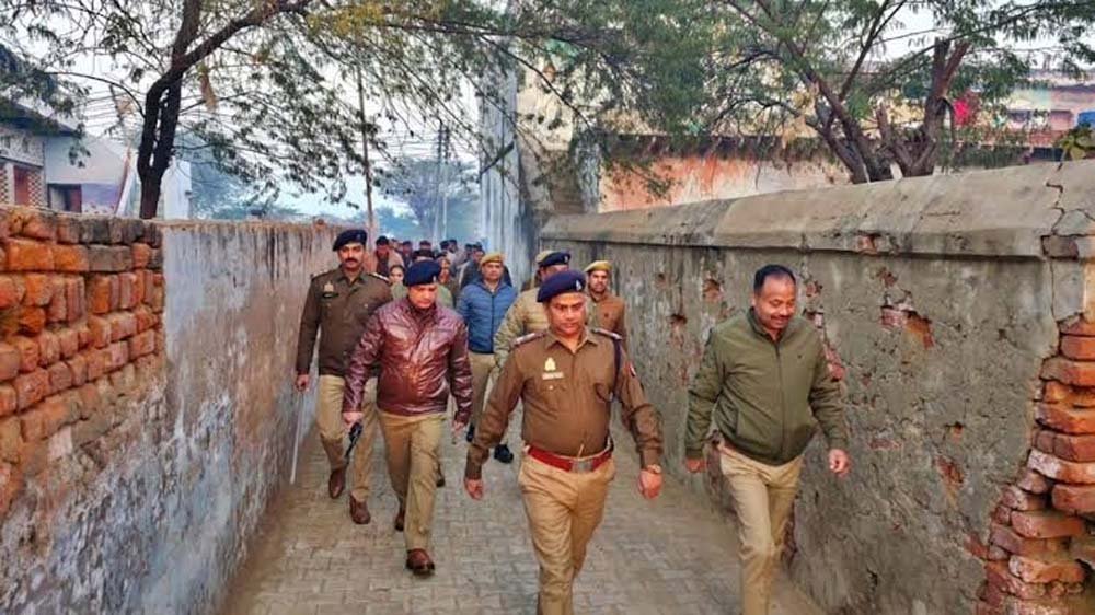 यूपी के मिनी जामताड़ा में बड़ी कार्रवाई, 60 मोबाइल समेत कई उपकरण बरामद