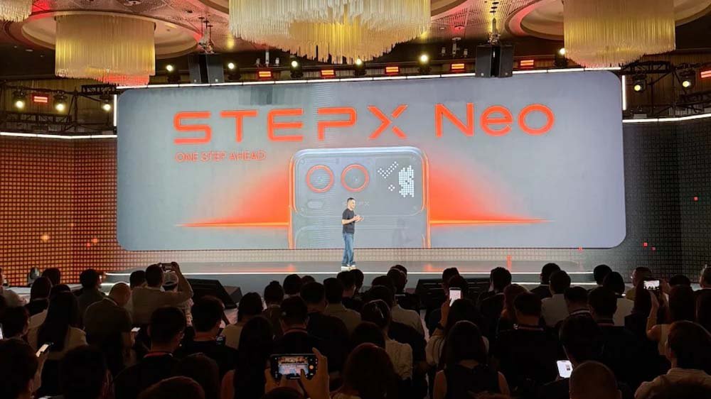 चीन ने पेश किया दुनिया का पहला एजेंटिक AI स्मार्टफोन StepX Neo