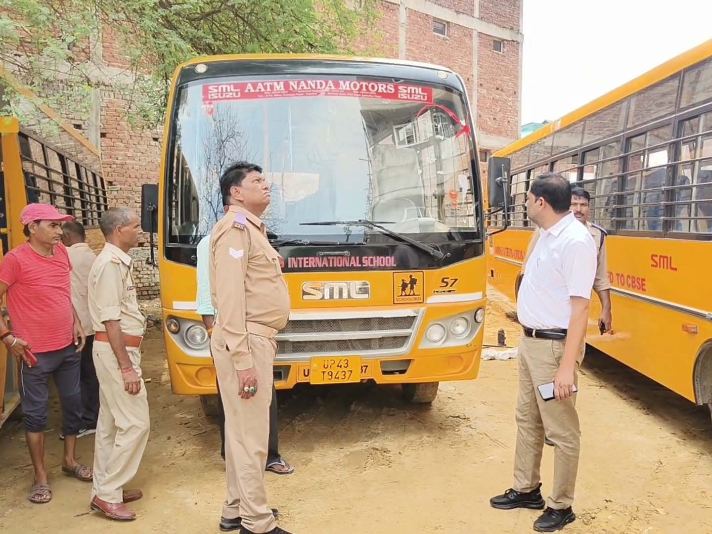 बच्चों की सुरक्षा को लेकर सख्त प्रशासन, बिना फिटनेस और परमिट वाले स्कूल वाहनों पर कार्रवाई तेज