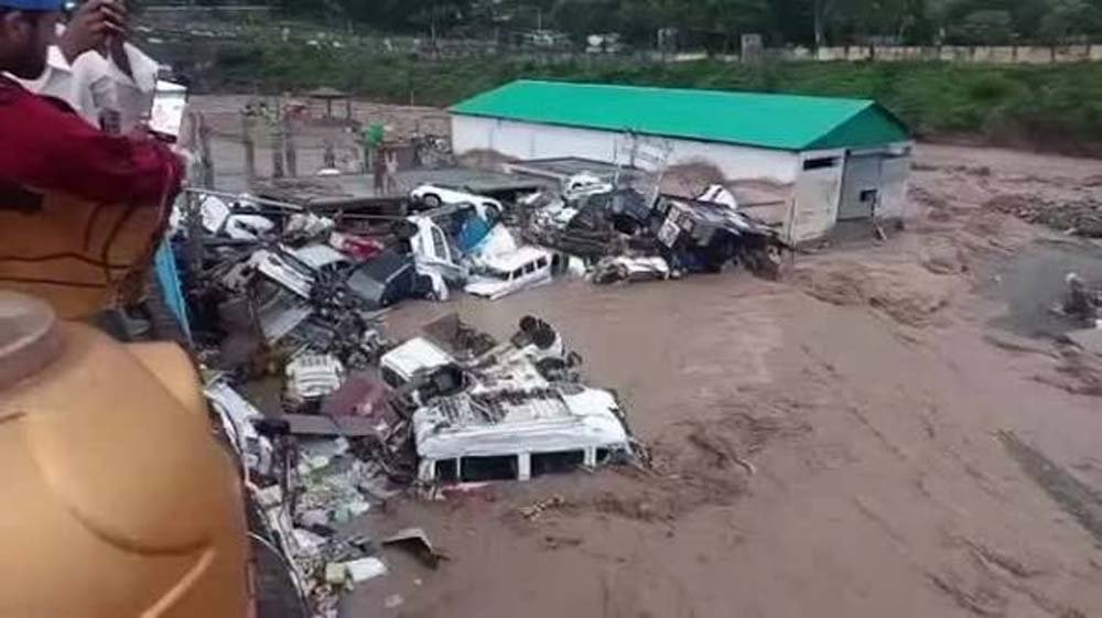 जम्मू-कश्मीर के पुंछ में तबाही, एक परिवार के 6 सदस्यों समेत 10 की मौत