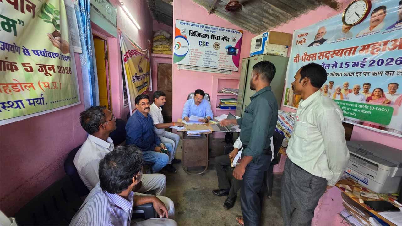 कलेक्टर के निर्देशन में एसडीएम ने वेंकटनगर सहकारी समिति का किया निरीक्षण