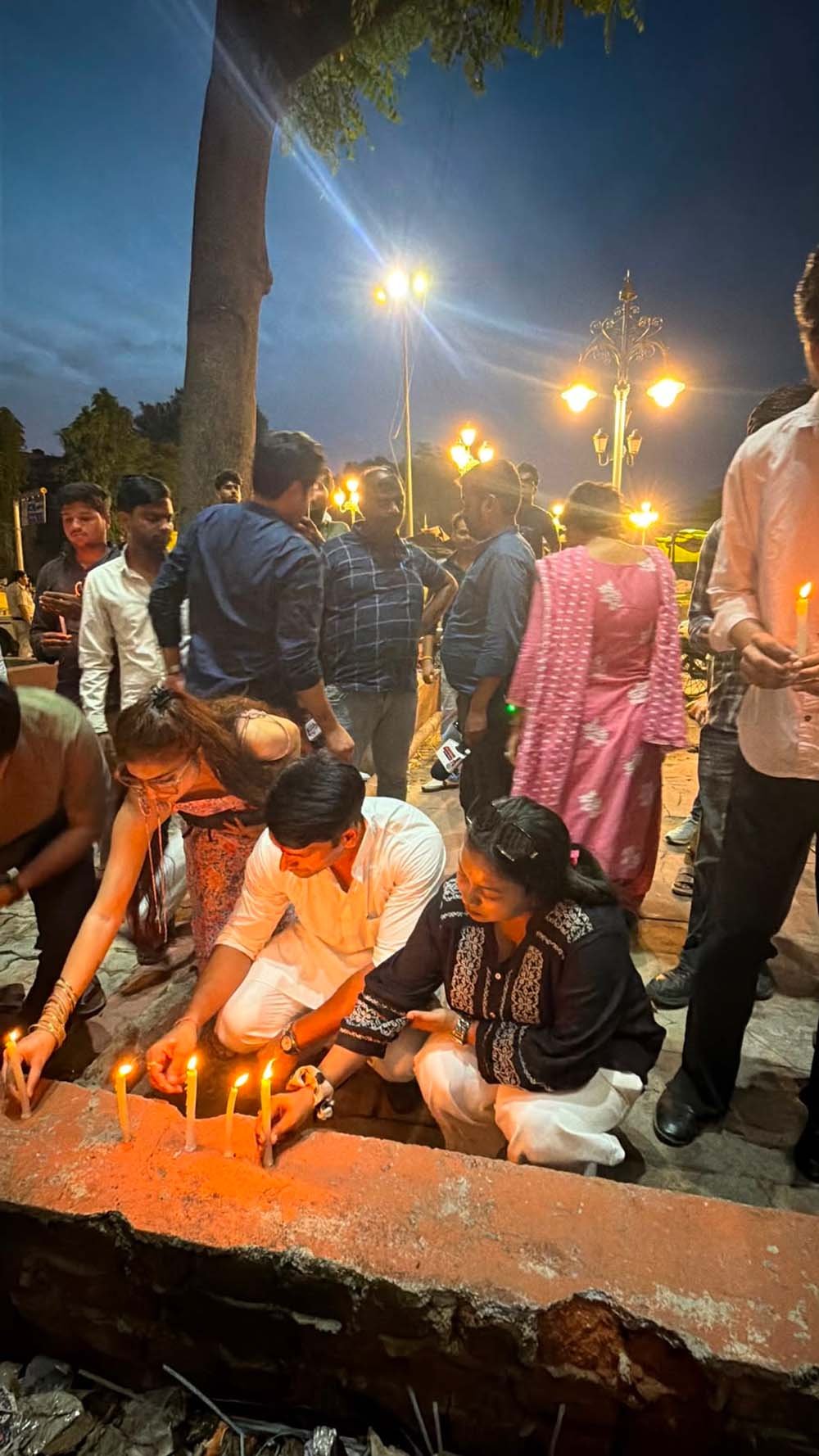 धर्मेंद्र प्रधान इस्तीफे के बाद ग्वालियर में युवा कांग्रेस ने निकाला कैंडल मार्च