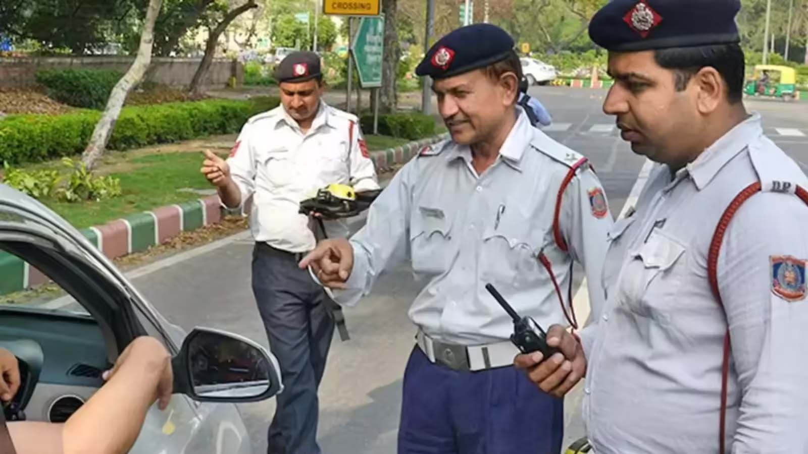 नए मोटर व्हीकल नियम सख्त: चालान नहीं भरा तो DL और RC पर लग सकता है ‘नो ट्रांजैक्शन’ लॉक