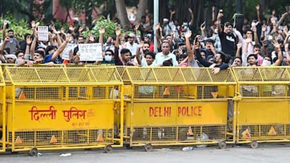 जंतर-मंतर पर प्रदर्शन जारी रहेंगे, रोक की अफवाहों पर पुलिस सख्त