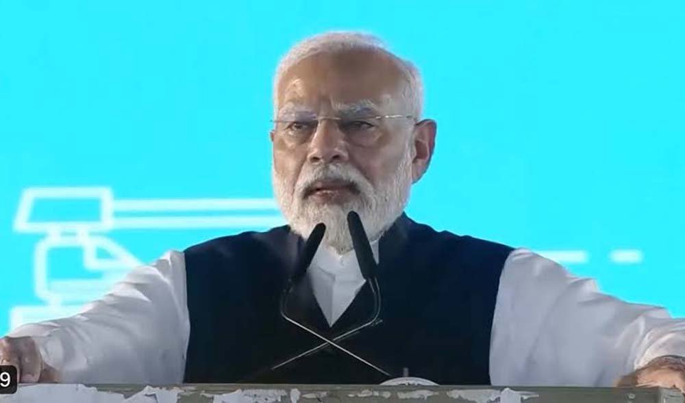 गुजरात कार्यक्रम में पीएम मोदी ने कहावतों और मीम डायलॉग से बांधा माहौल