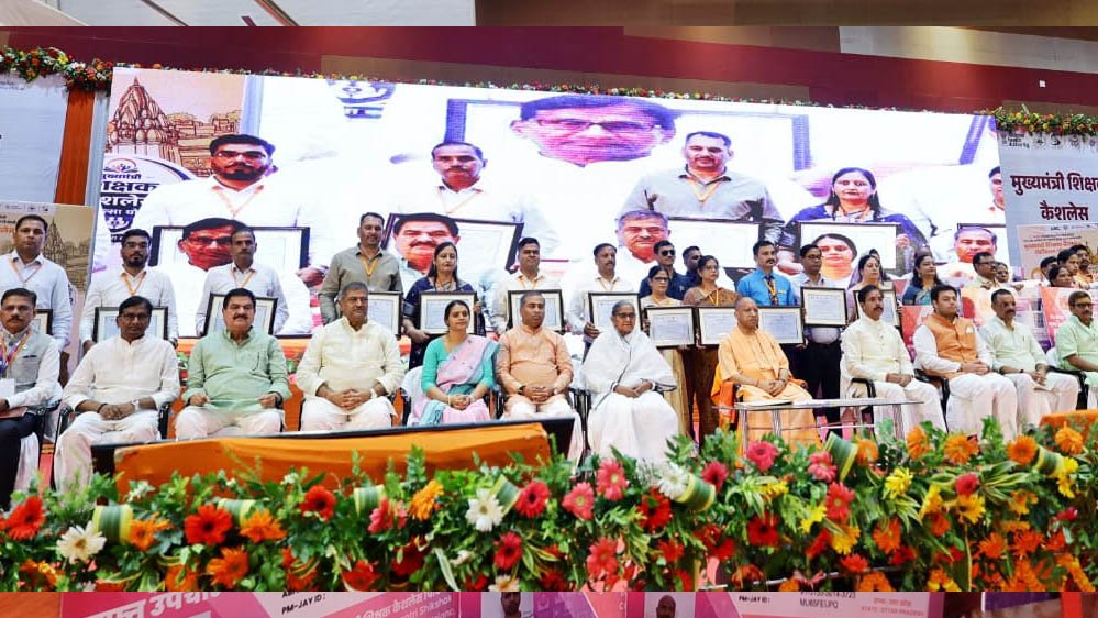 मुख्यमंत्री ने बच्चों द्वारा बनाए गए विभिन्न मॉडलों का किया अवलोकन