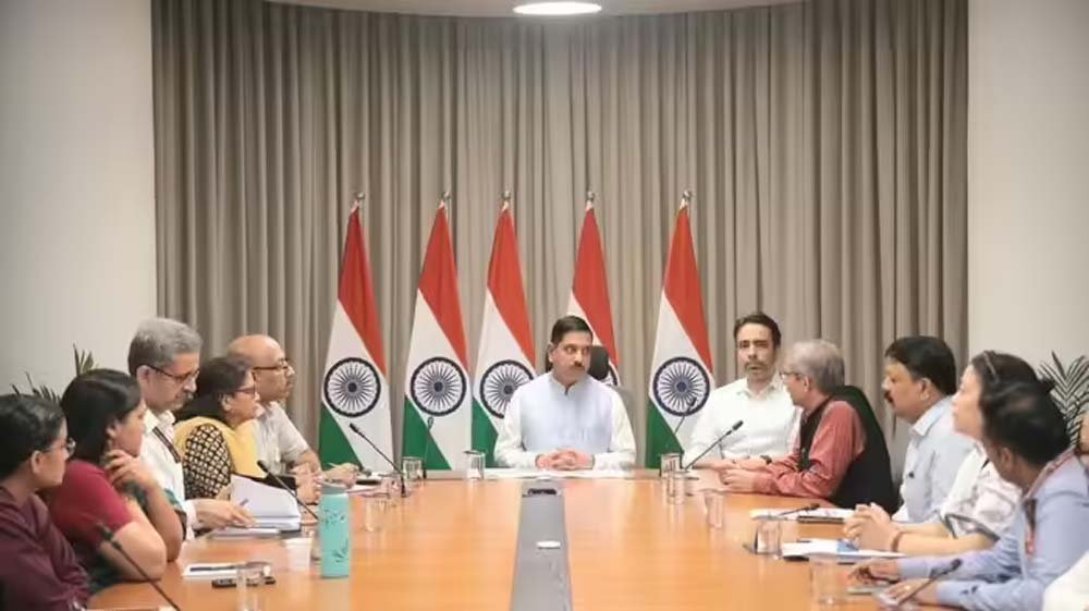 धर्मेंद्र प्रधान के बाद प्रह्लाद जोशी बने शिक्षा मंत्री, सामने होंगी बड़ी चुनौतियां