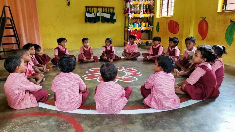 खेल-खेल में मनोरंजक तरीके से सीख रहे हैं बच्चे