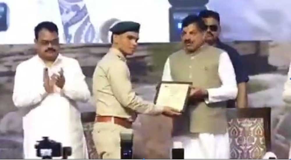 मुख्यमंत्री डॉ. यादव ने अंतर्राष्ट्रीय बाघ दिवस पर एसटीएफ जबलपुर के वनरक्षक तौहेल को किया सम्मा