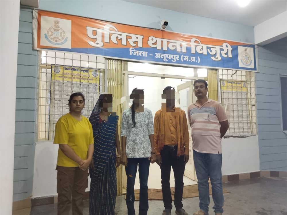 बिजुरी पुलिस द्वारा गुम सुदा बालिका को 24 घंटे में दस्तयाब कर उसके माता पिता को किया सुपुर्द ।
