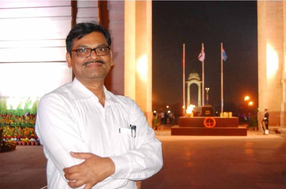 दिल दहला देने वाला हादसा! बिलासपुर में गीत प्रस्तुति के दौरान प्रोफेसर की हार्ट अटैक से मौत