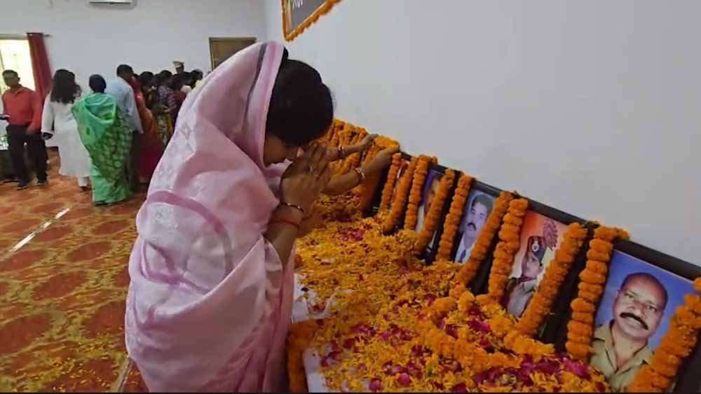 मदनवाड़ा नक्सल हमले के शहीदों को नमन, राजनांदगांव में SP विनोद कुमार चौबे सहित 29 जवानों को दी 