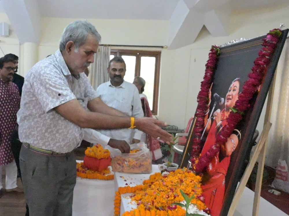 प्रयागराज में हुआ तीजनबाई की अस्थियों का विसर्जन, गनियारी में आज देंगे अंतिम श्रद्धांजलि