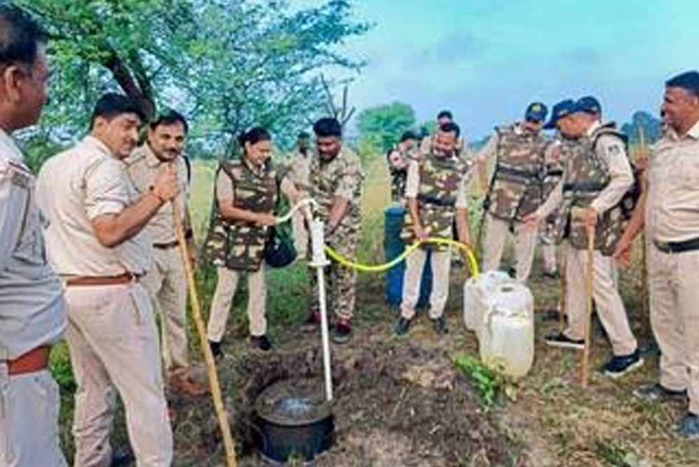 छत्तीसगढ़ में शराब माफिया के खिलाफ छापेमारी के दौरान बवाल, पुलिस पर हमला; छह आरोपी गिरफ्तार