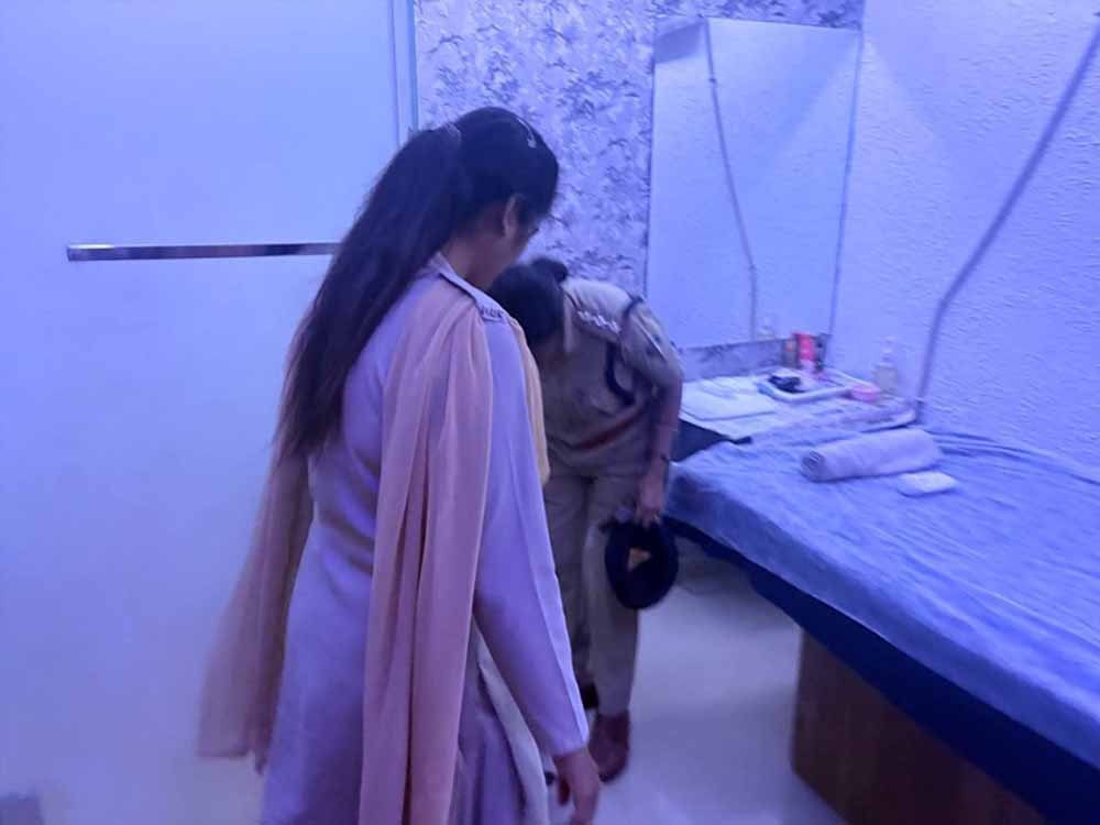 रायपुर में स्पा सेंटरों पर पुलिस की बड़ी कार्रवाई, अनियमितता मिलने पर दिए कड़े निर्देश