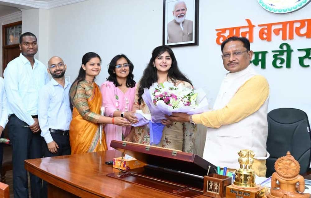मुख्यमंत्री विष्णु देव साय से छत्तीसगढ़ से अखिल भारतीय सेवाओं में चयनित अभ्यर्थियों ने की सौजन्