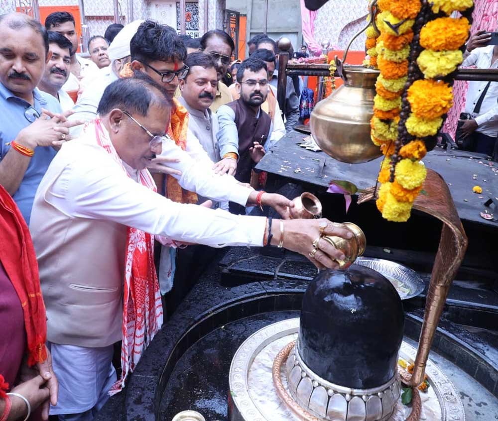 Chief Minister Vishnu Deo Sai visits Kosmanara on Guru Purnima; offers prayers at Satyanarayan 