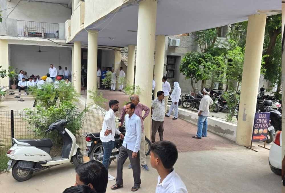 Fatehabad Court Bomb Threat: धमकी मिलते ही मचा हड़कंप, कोर्ट परिसर खाली, जांच शुरू