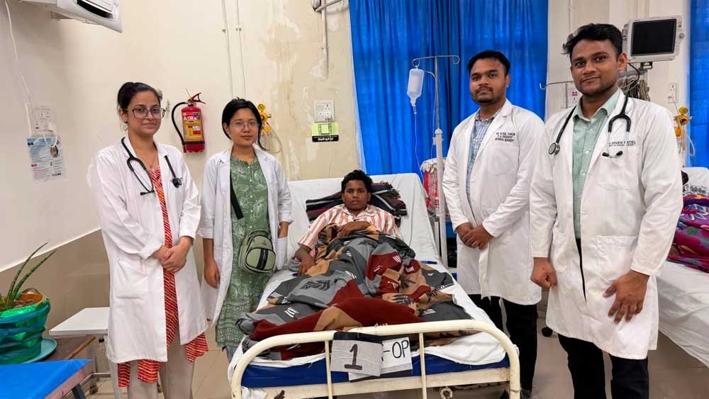 सिम्स बिलासपुर के चिकित्सकों की तत्परता से चाकू लगने से गंभीर घायल 15 वर्षीय किशोर को मिला नया 