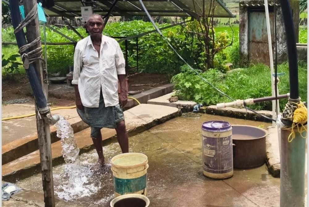 सीएम हेल्पलाइन की शिकायत का त्वरित समाधान सोलर पंप चालू होने से लौटी खेतों की रौनक