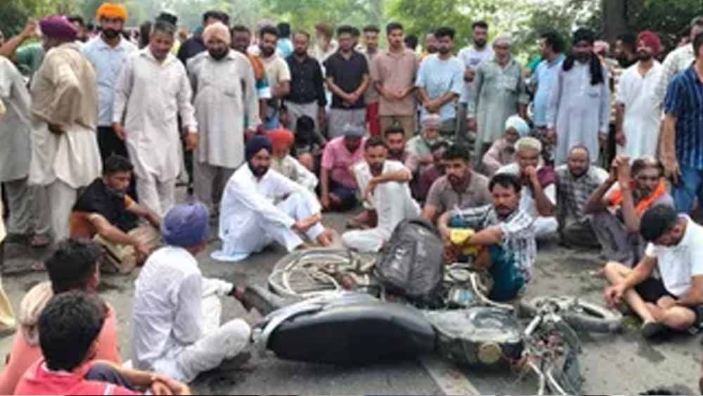 पंजाब में भीषण सड़क हादसा, स्कूल बस ने बाइक सवार दो छात्रों को कुचला, मौके पर गई जान