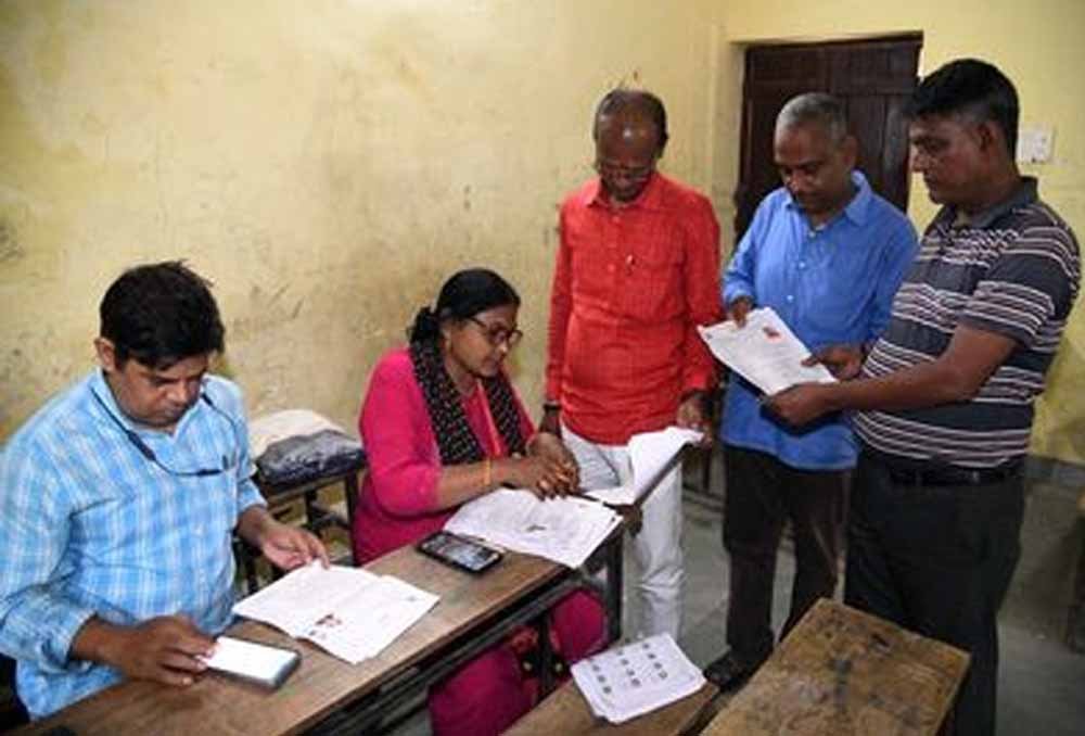 पंजाब में अवकाश के बावजूद खुले सरकारी स्कूल, वोटर लिस्ट संशोधन कार्य जारी