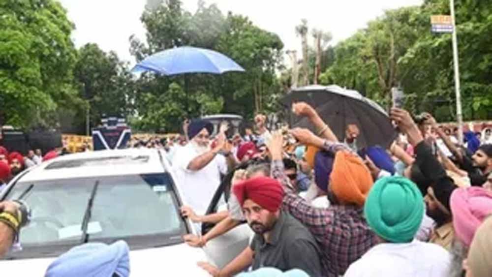 बेअदबी केस में सुखबीर बादल से SIT की पूछताछ, पंजाब की राजनीति में बढ़ी हलचल