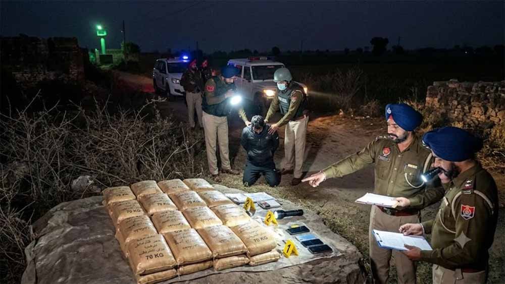 सीमा पार से आई 70 करोड़ की हेरोइन पर बड़ा एक्शन, अमृतसर पुलिस ने तस्करों को किया गिरफ्तार