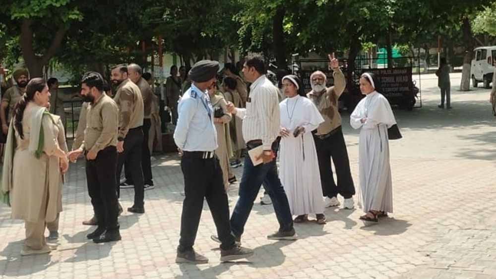 पंजाब में स्कूलों को मिली बम की धमकी, सुरक्षा एजेंसियां अलर्ट; छात्रों को सुरक्षित निकाला गया