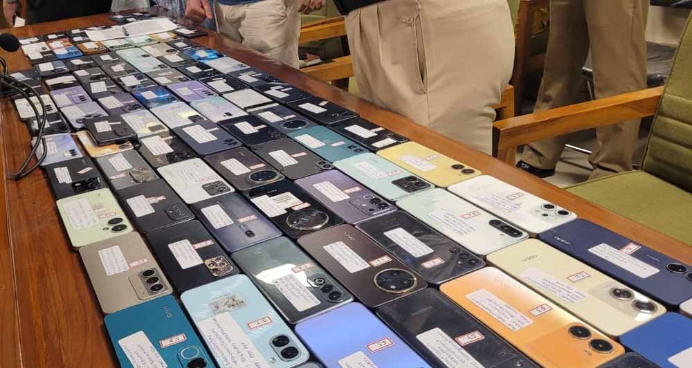 गुरदासपुर पुलिस की बड़ी सफलता, 120 गुम मोबाइल खोजकर लोगों को किए वापस