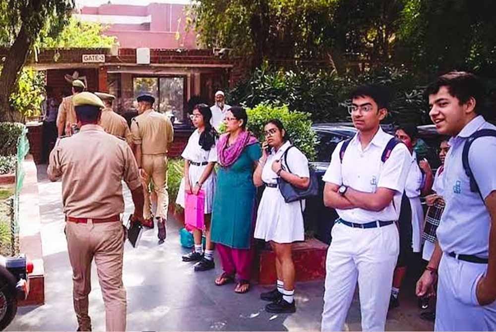 700 स्कूलों के लिए नए आदेश जारी, अमृतसर में फीस बढ़ोतरी पर प्रशासन की सख्ती