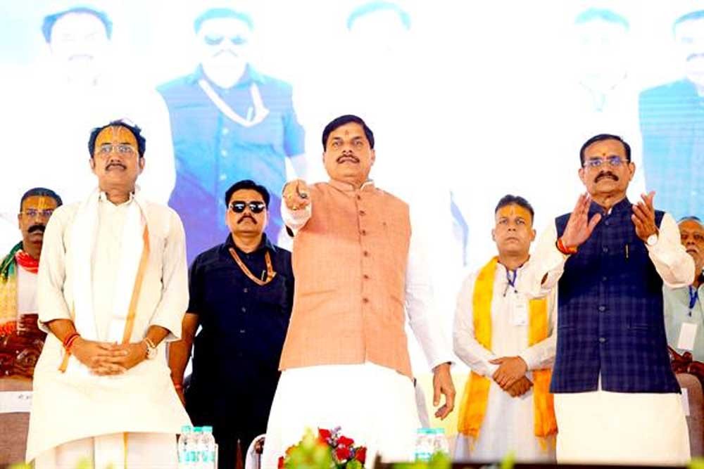मुख्यमंत्री डॉ. यादव ने पन्ना में पर्यटन बढ़ाने के लिए नदी पर बने अनोखे ग्लास फ्लोर और व्यू प्वा