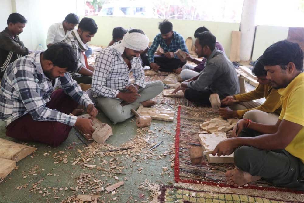 शहडोल के जनजातीय शिल्पकारों के सपनों को मिल रही नई उड़ान