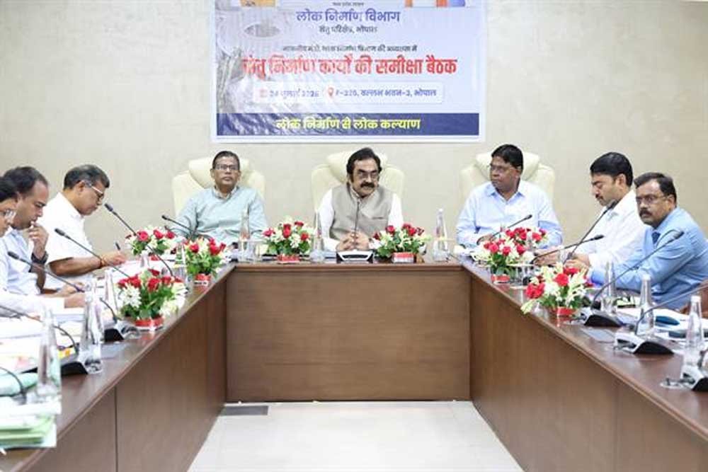 विलंबित परियोजनाओं पर सख्ती, गुणवत्ता से कोई समझौता नहीं होगा